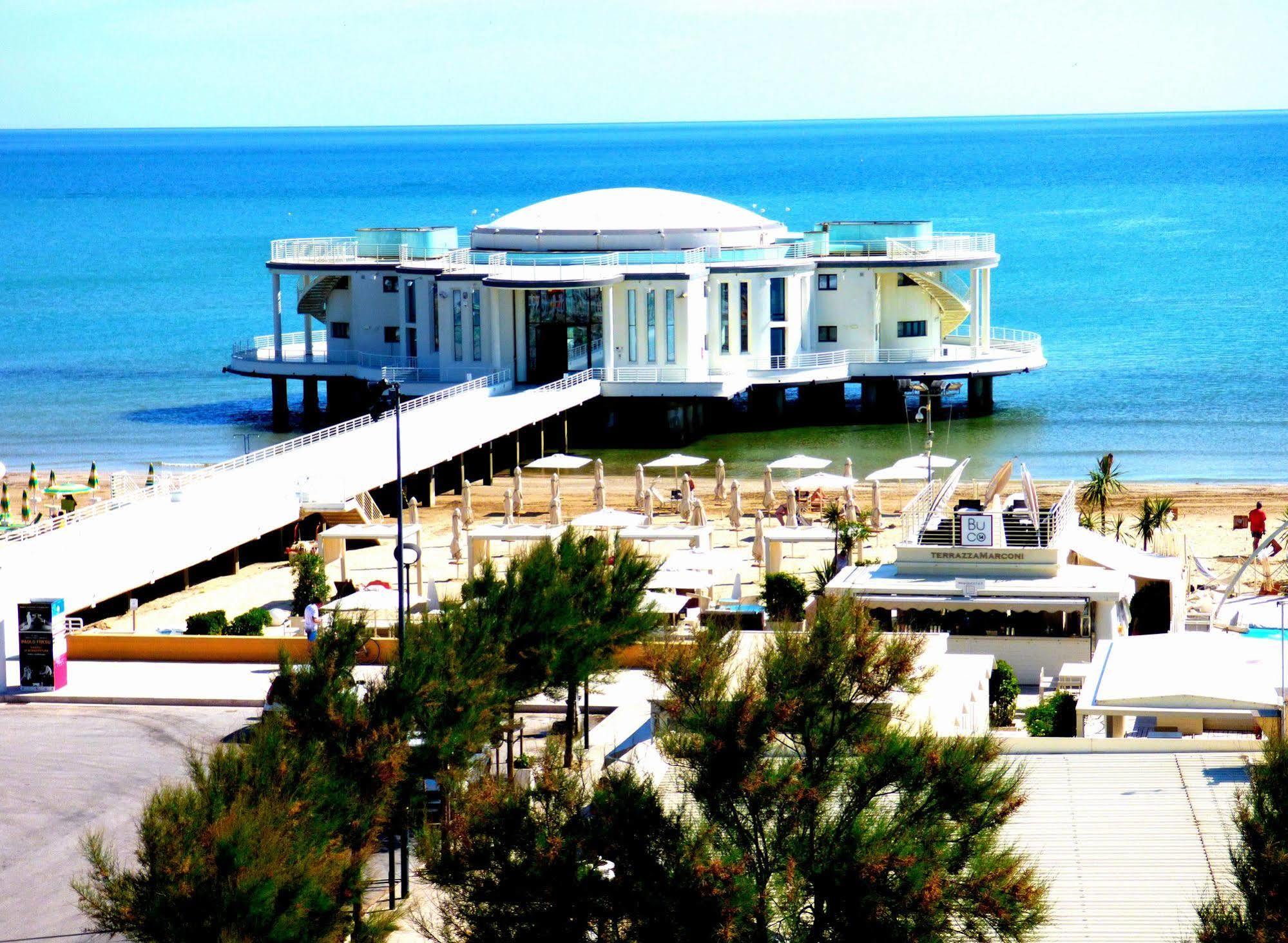 Hotel Cristallo Senigallia Exteriör bild