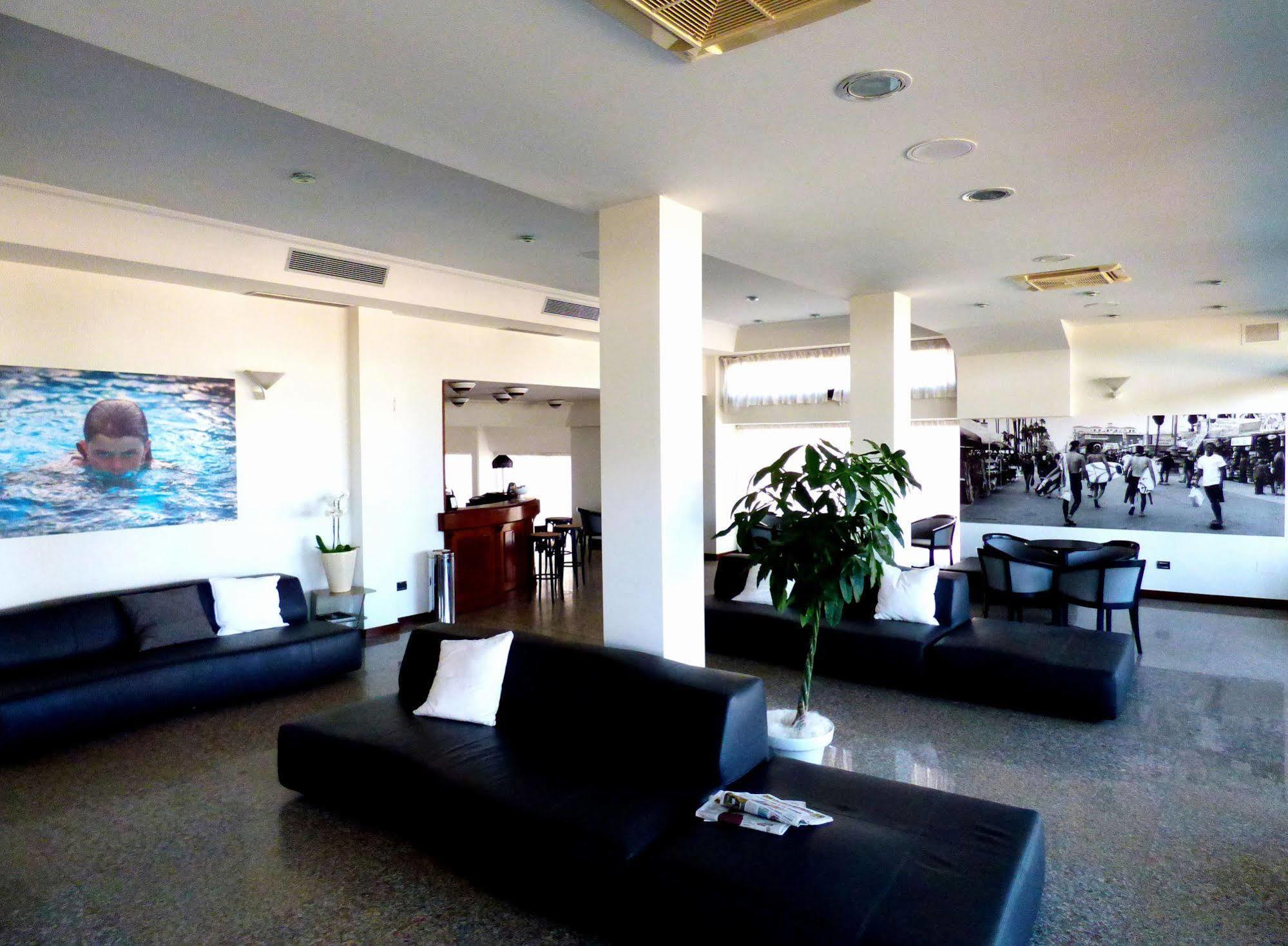 Hotel Cristallo Senigallia Exteriör bild